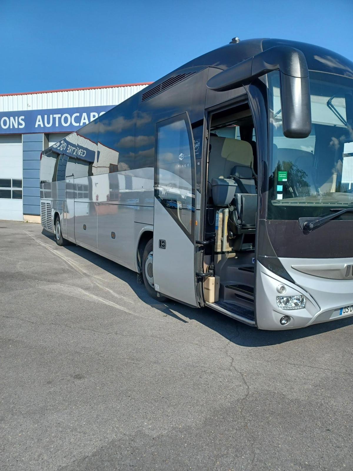Read more about the article Hotel Group Transfer Paris: The Ultimate Luxury Coach Travel Guide for Groups