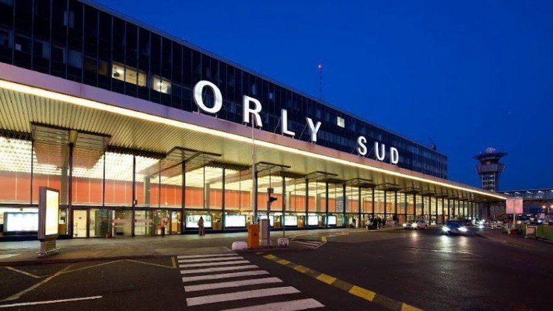 Luxury Orly Airport coach hire outside Paris airport terminal